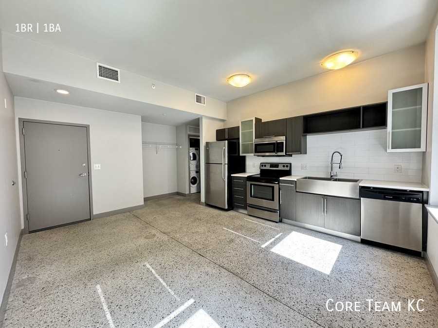 306 E 12th St #212 - Photo 3 of 20