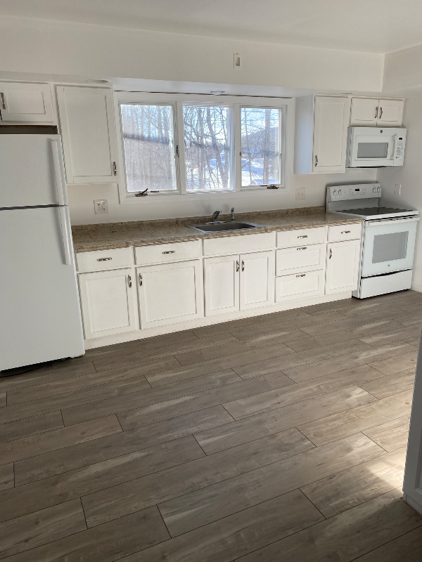 1042 Main St - Photo 2 of 12