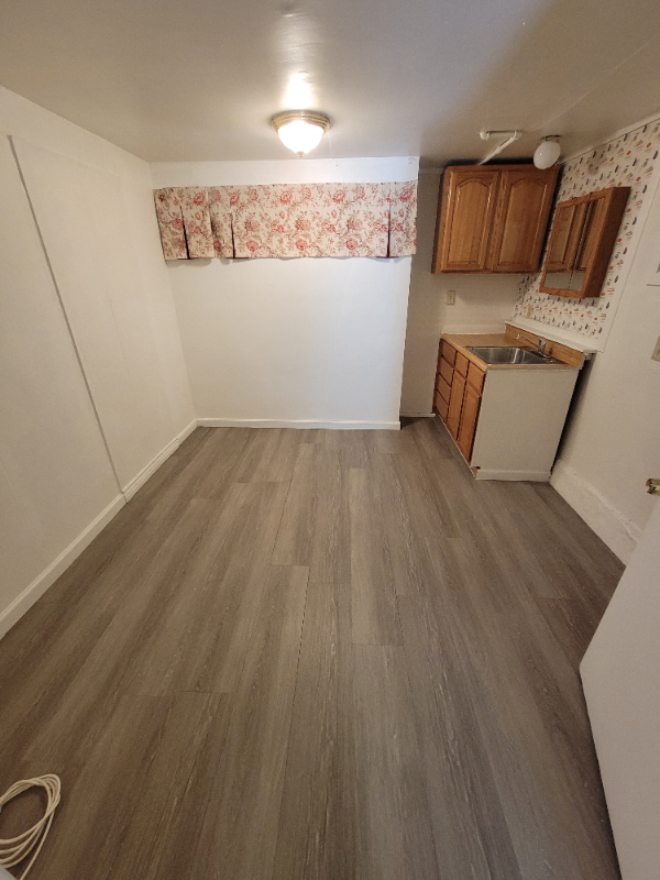 241 Tingley St - Photo 4 of 10