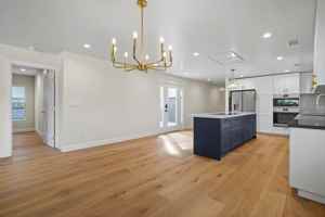 featured image of 4762 Charters Ave