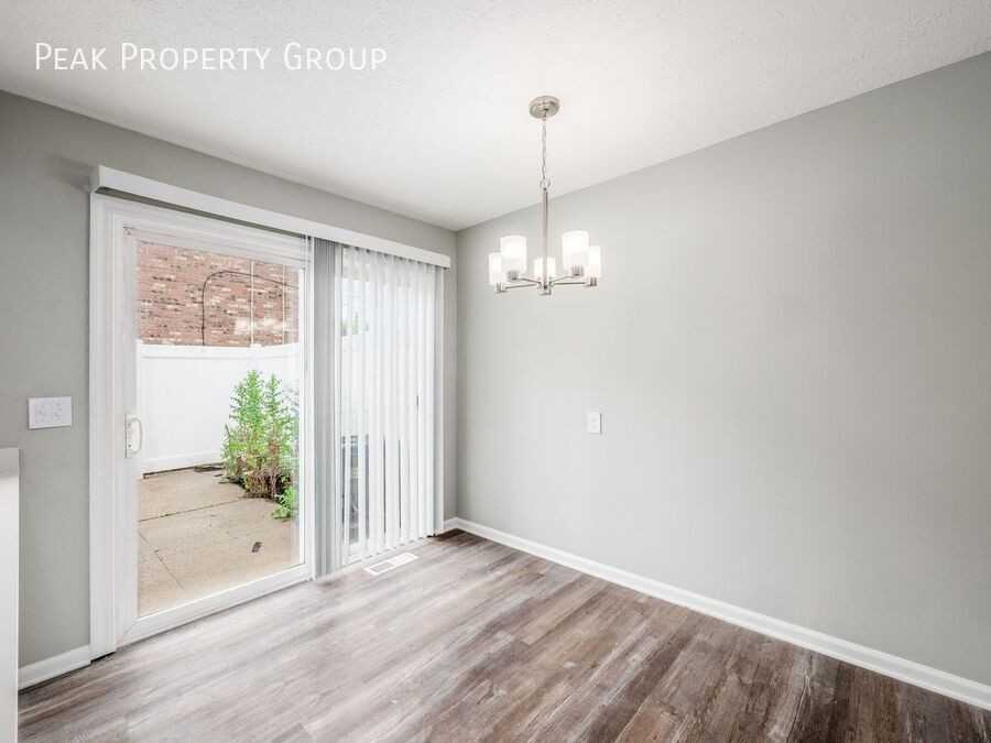 4490 Westborough Dr W #4490W - Photo 7 of 33