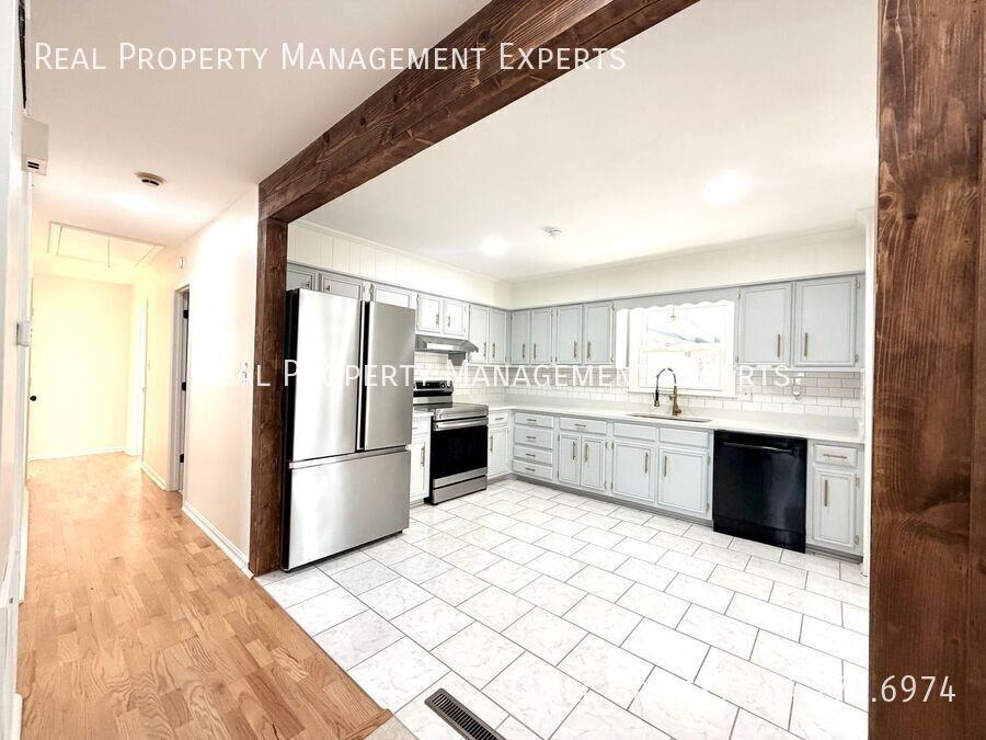 10109 Windrift Rd - Photo 3 of 21