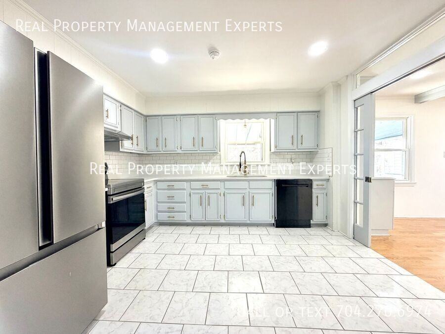 10109 Windrift Rd - Photo 4 of 21