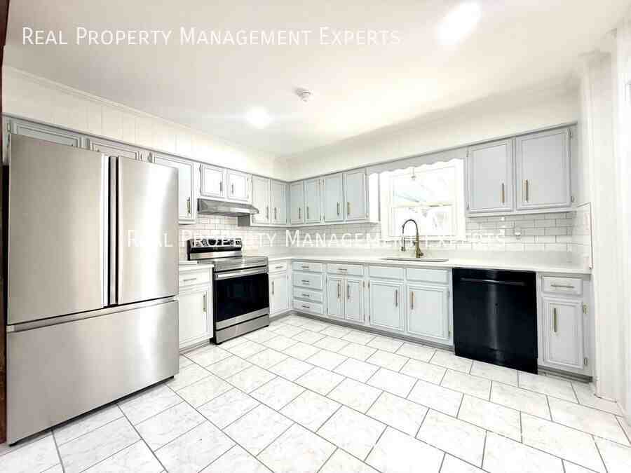 10109 Windrift Rd - Photo 6 of 21