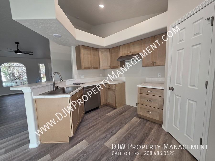 13305 W Foxfire Ct - Photo 4 of 12