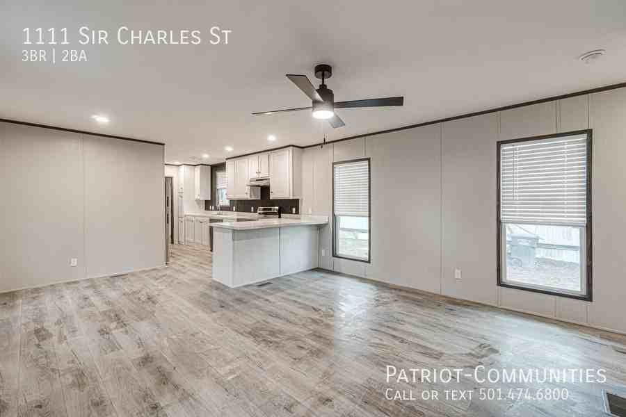 1111 Sir Charles St - Photo 5 of 22