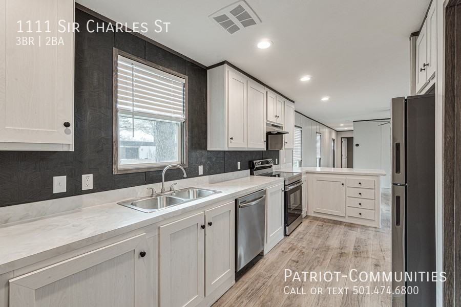 1111 Sir Charles St - Photo 7 of 22