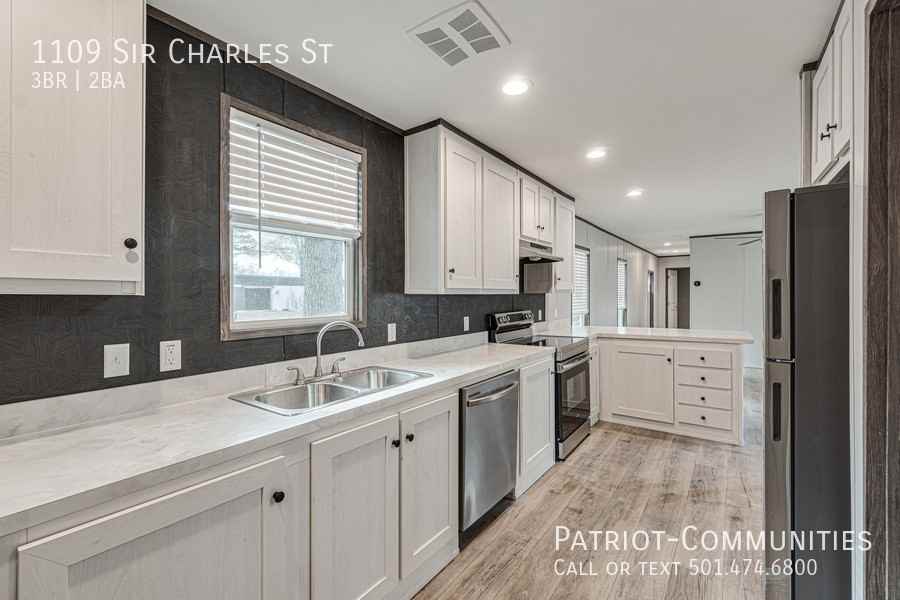 1109 Sir Charles St - Photo 7 of 22