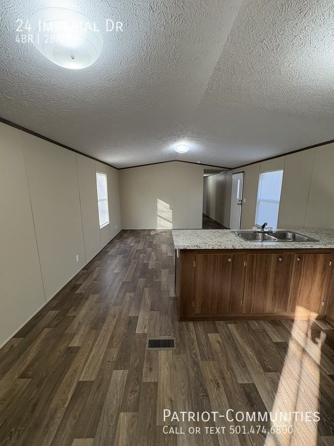 24 Imperial Dr - Photo 4 of 14