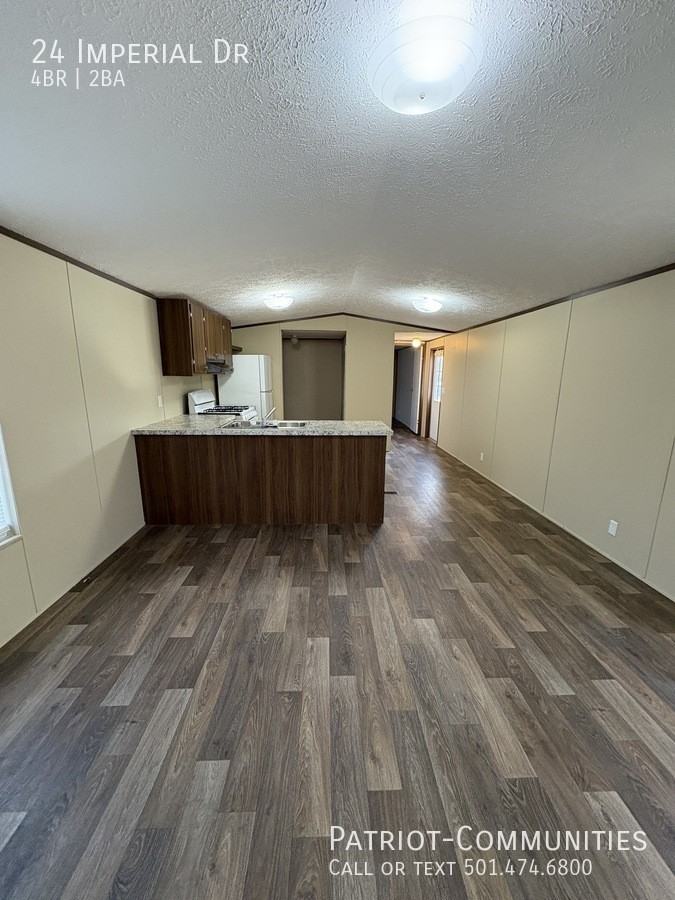 24 Imperial Dr - Photo 5 of 14