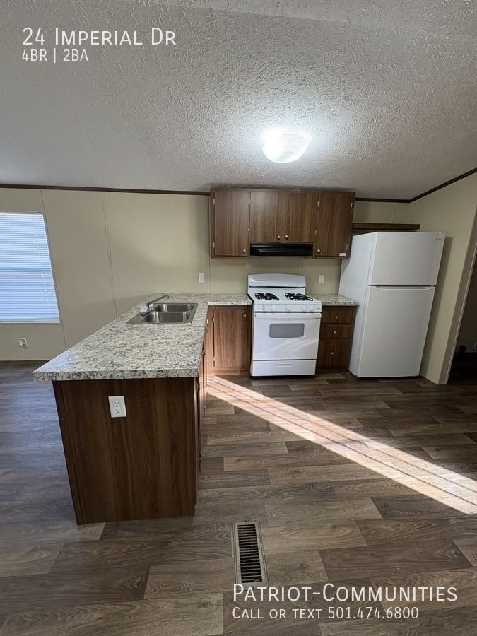 24 Imperial Dr - Photo 6 of 14