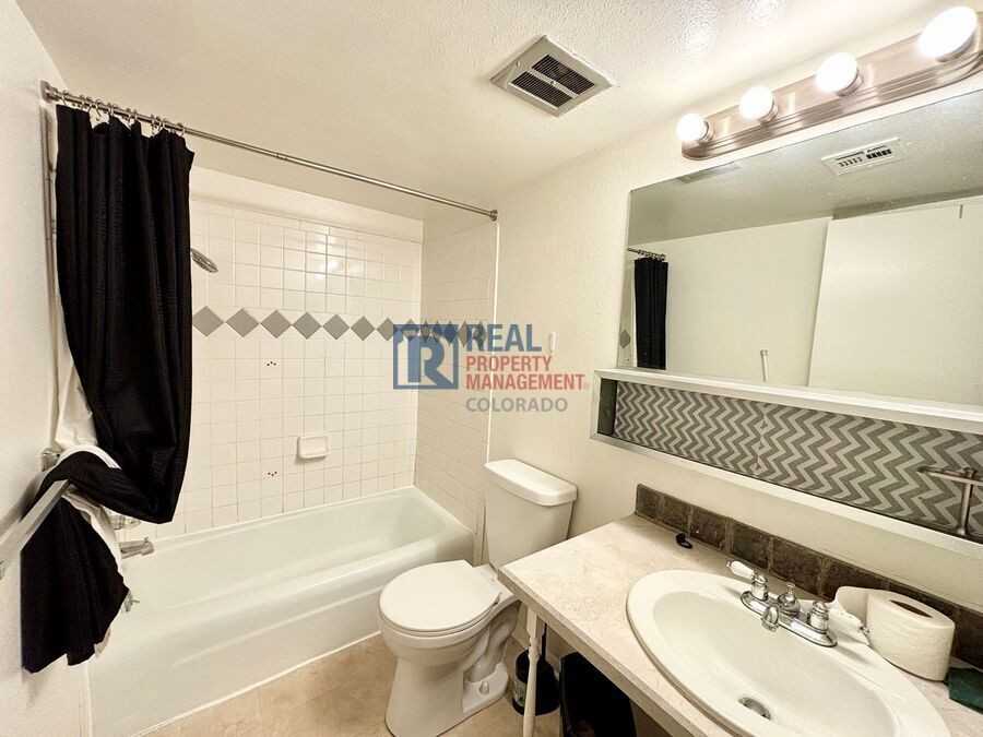 3305 S Monaco Street Pkwy - Photo 7 of 9