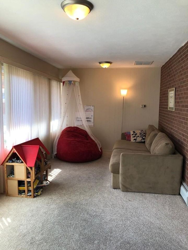 355 S Newport Way - Photo 4 of 13