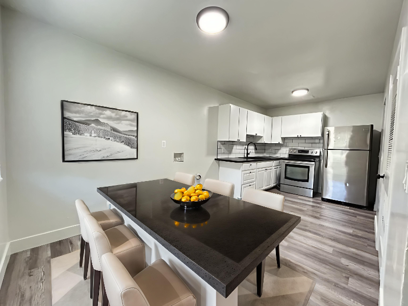 1340 S St #7 - Photo 3 of 11