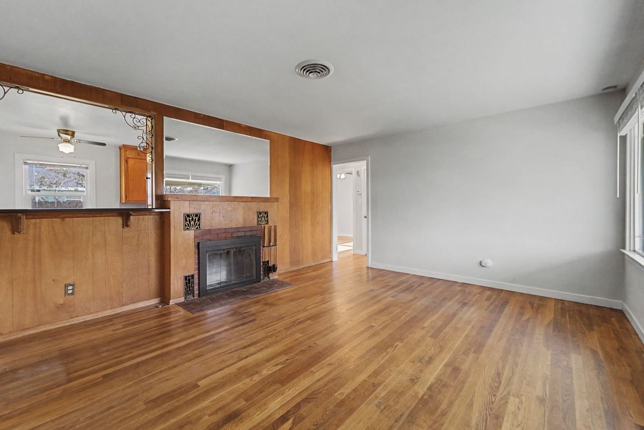 1511 Blue St - Photo 5 of 16