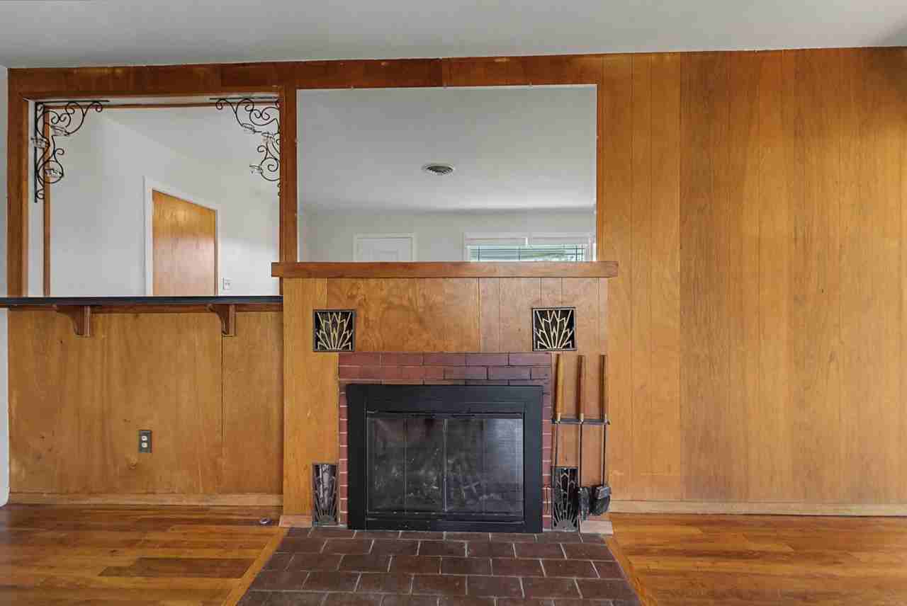 1511 Blue St - Photo 6 of 16