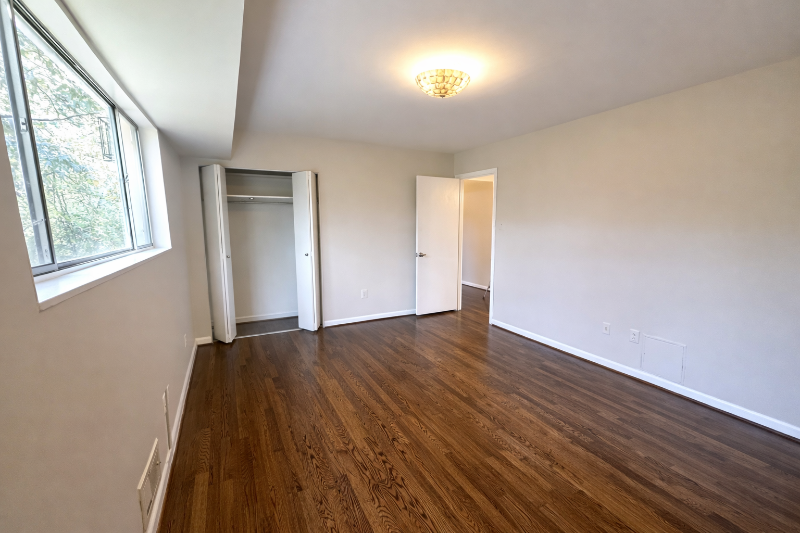 10507 Weymouth St #102 - Photo 7 of 13