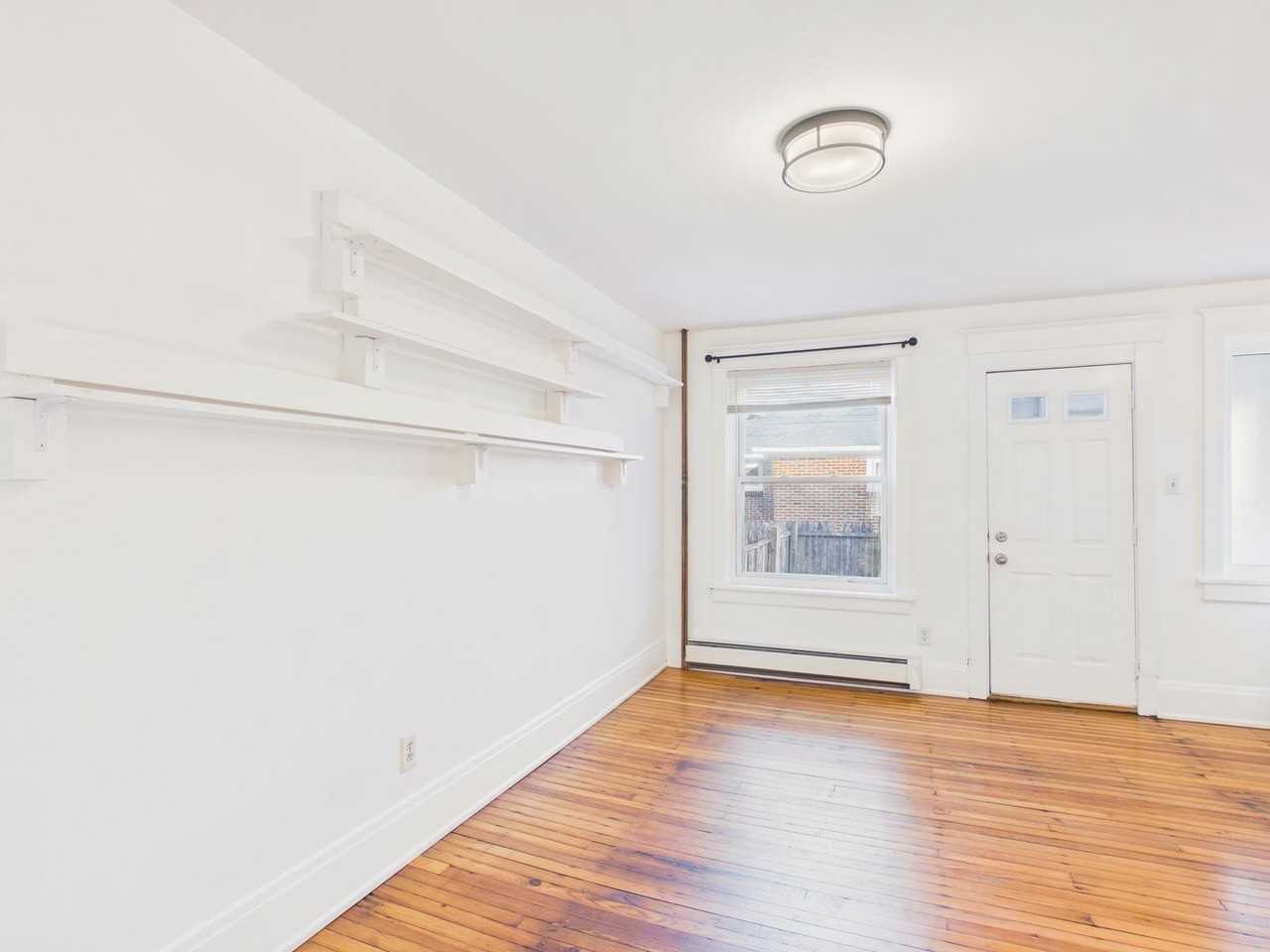 2447 Penn St - Photo 4 of 26