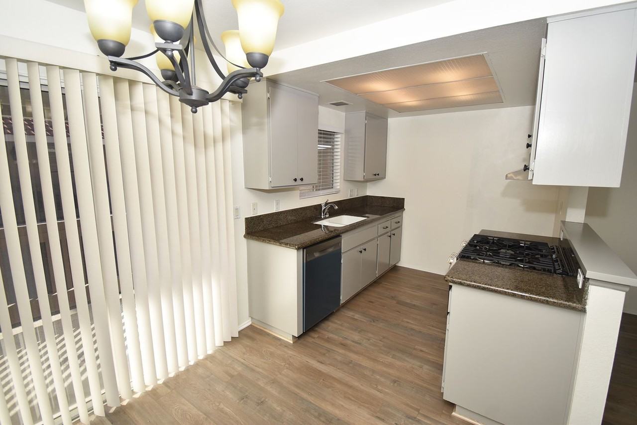 9872 Highland Ave - Photo 5 of 17