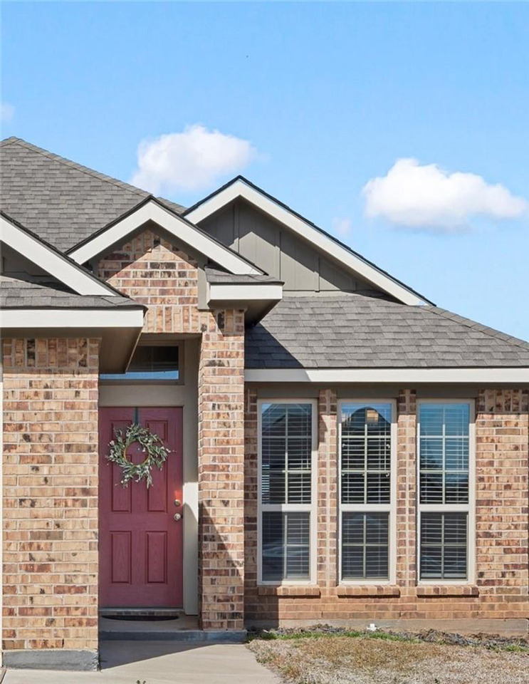 4032 Bravo Ranch Rd - Photo 2 of 15