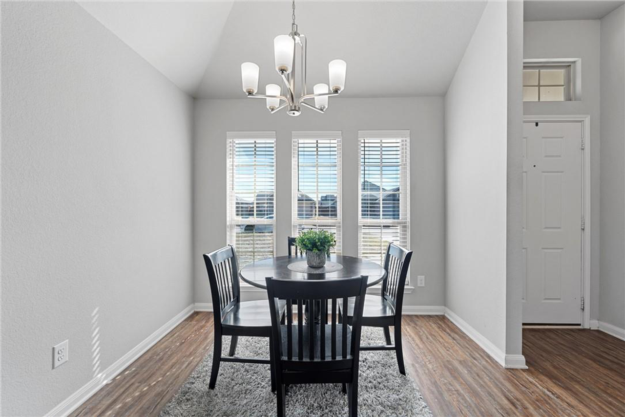 4032 Bravo Ranch Rd - Photo 3 of 15