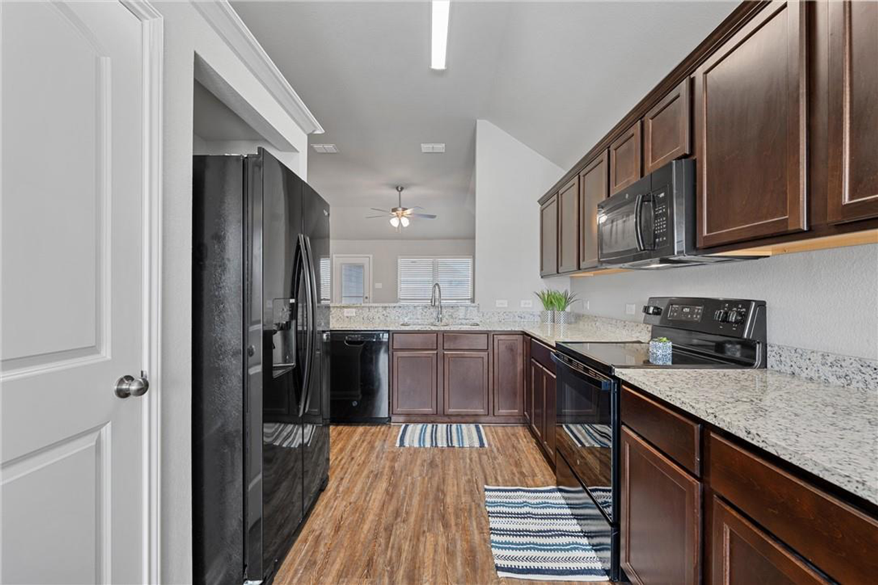 4032 Bravo Ranch Rd - Photo 4 of 15