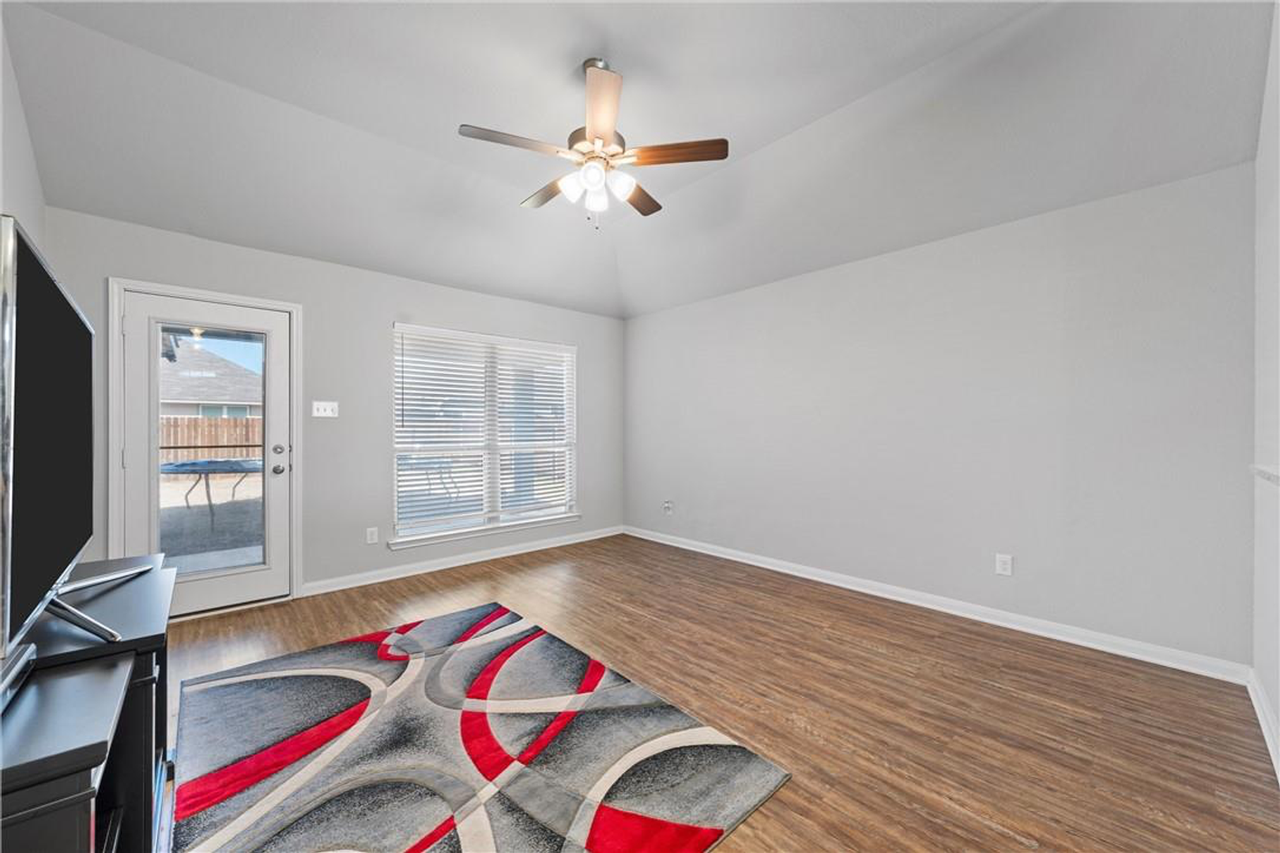 4032 Bravo Ranch Rd - Photo 5 of 15