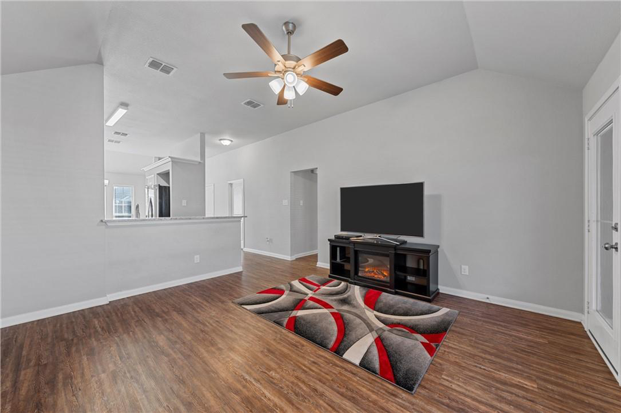 4032 Bravo Ranch Rd - Photo 6 of 15