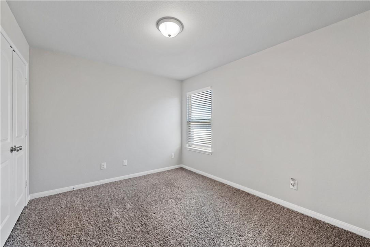 4032 Bravo Ranch Rd - Photo 7 of 15