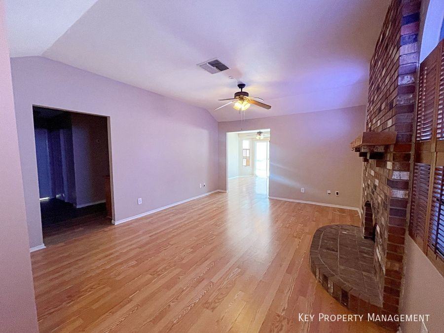 8429 Charles Ct - Photo 3 of 18