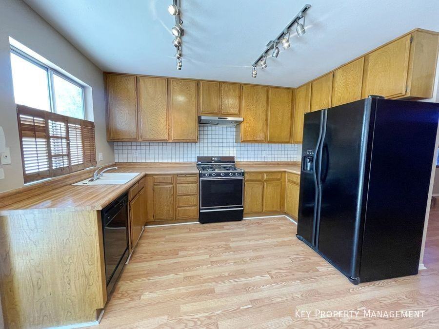 8429 Charles Ct - Photo 5 of 18