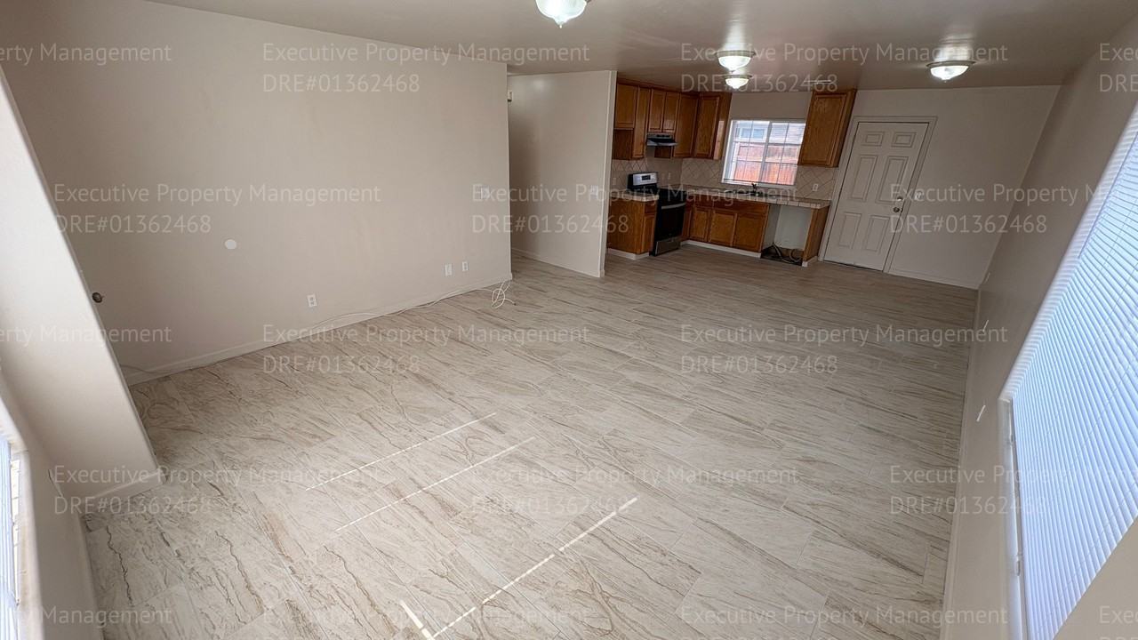 803 R St #A - Photo 5 of 26