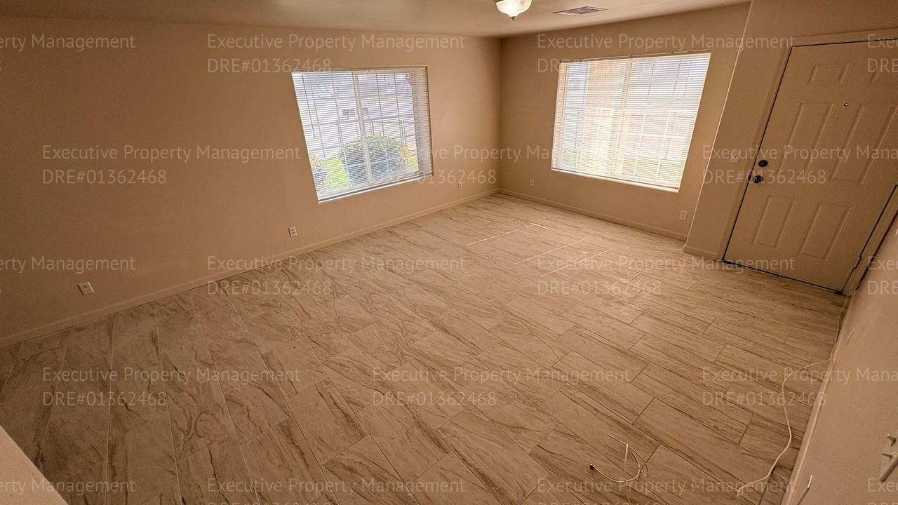 803 R St #A - Photo 7 of 26