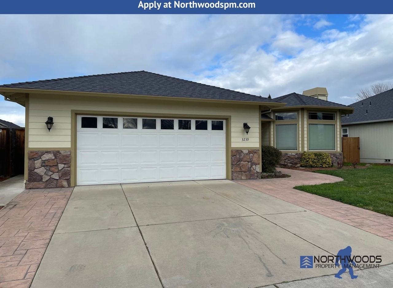 3239 Ford Dr - Photo 4 of 33