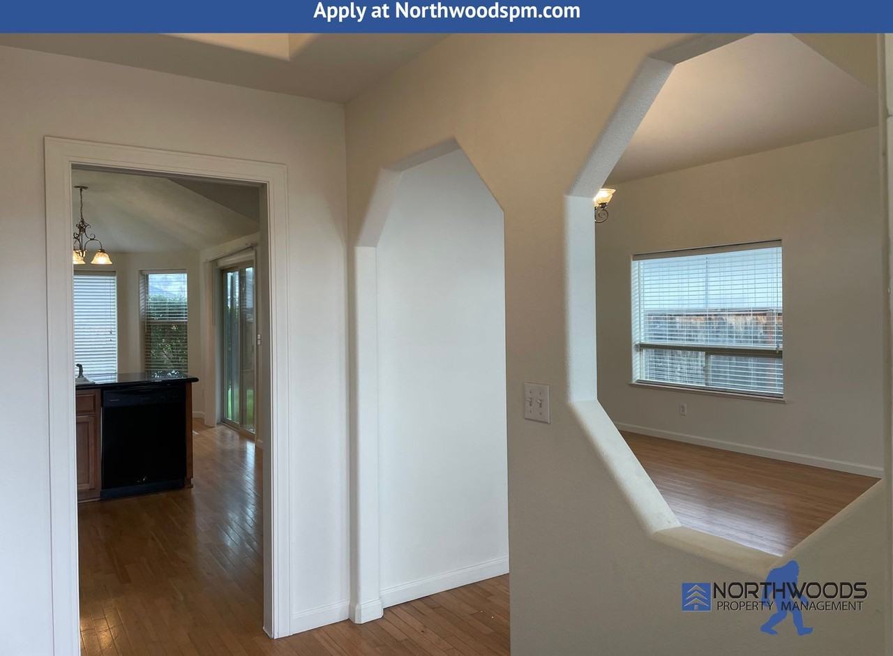 3239 Ford Dr - Photo 5 of 33