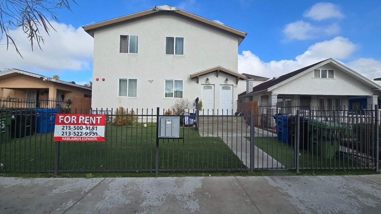 441 1/2 W 71st St - Photo 3 of 28