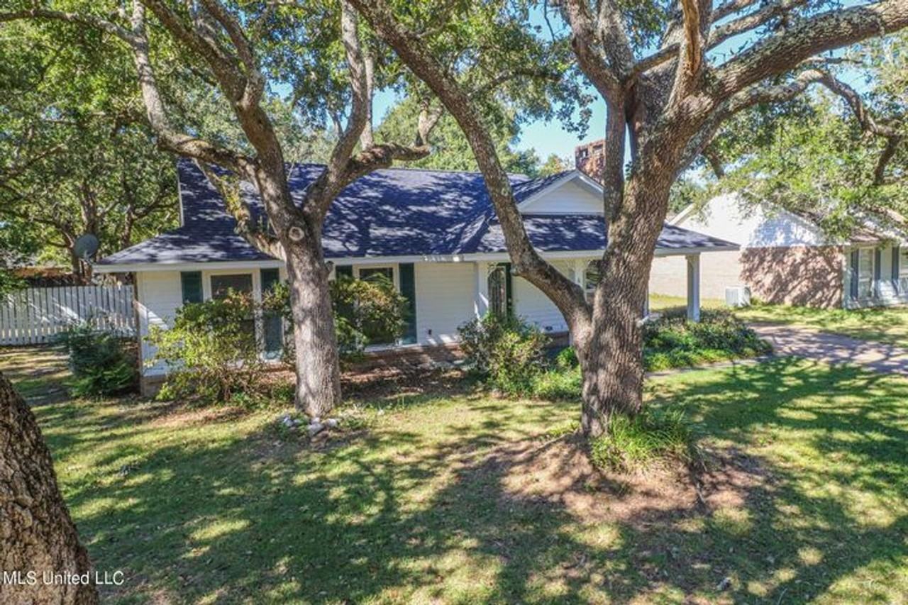 6941 Red Bud Ln - Photo 2 of 11