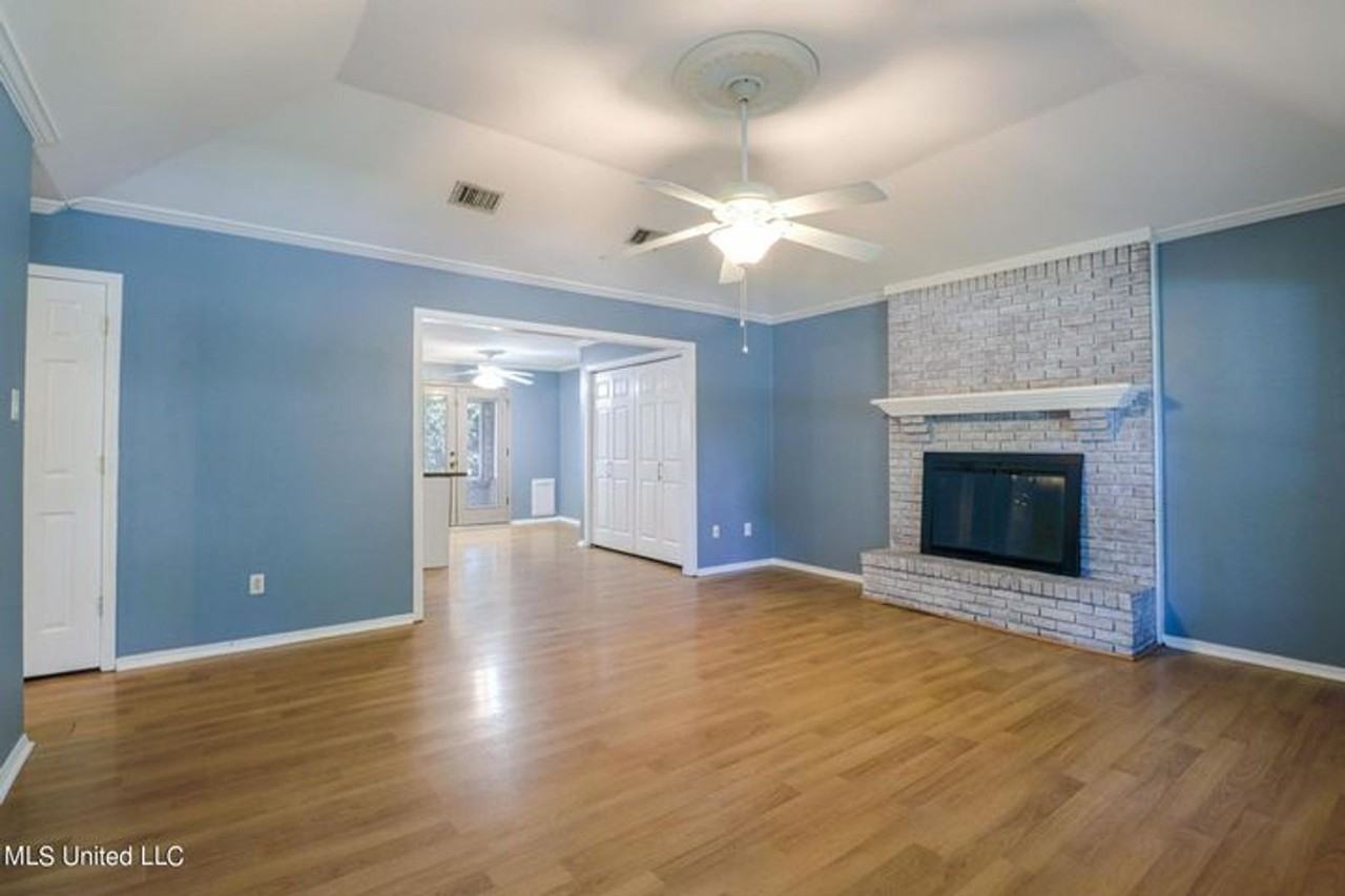 6941 Red Bud Ln - Photo 4 of 11