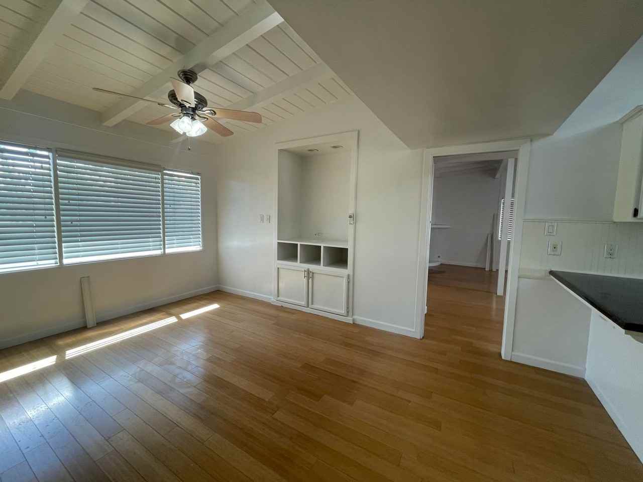 1520 Bryn Mawr Ave - Photo 4 of 11