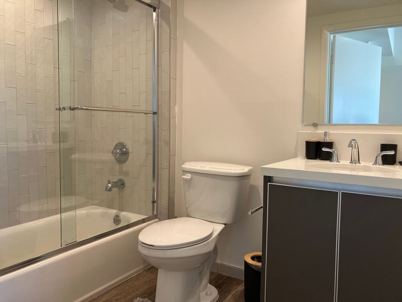 Ecco Blackburn - Photo 5 of 36