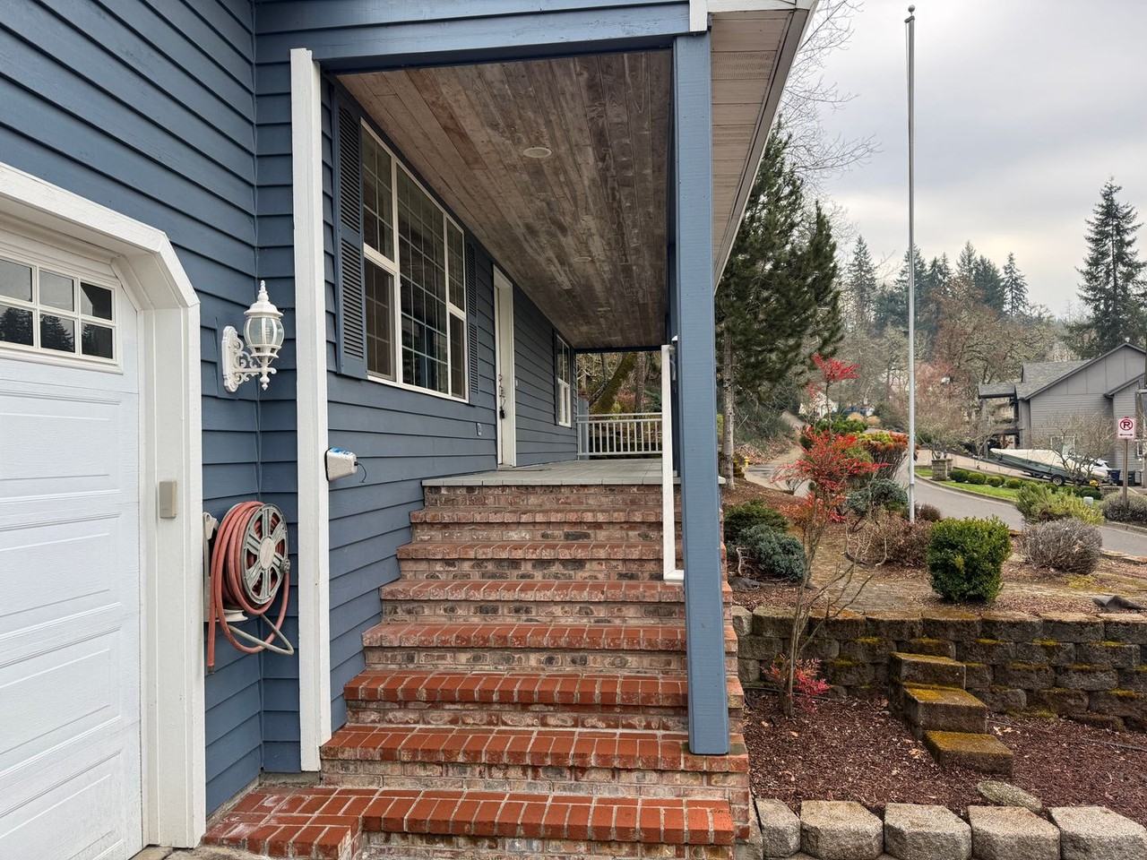 2719 Hallmark Ln - Photo 3 of 45