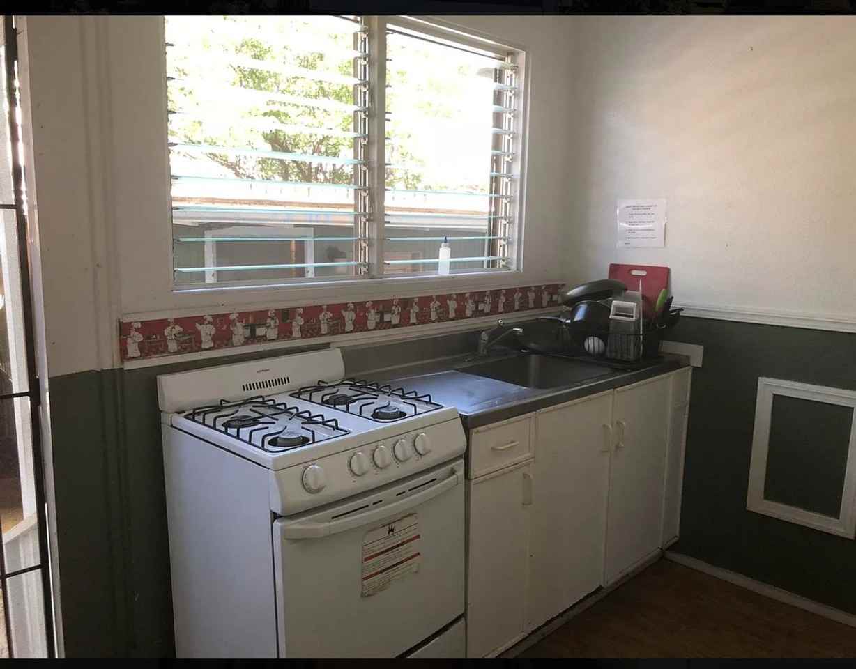 1302 Kinau St - Photo 2 of 9