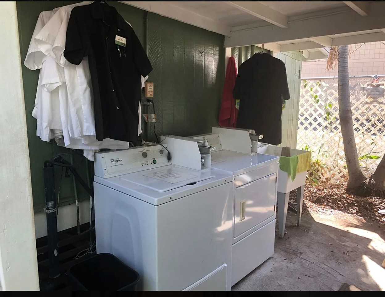 1302 Kinau St - Photo 3 of 9