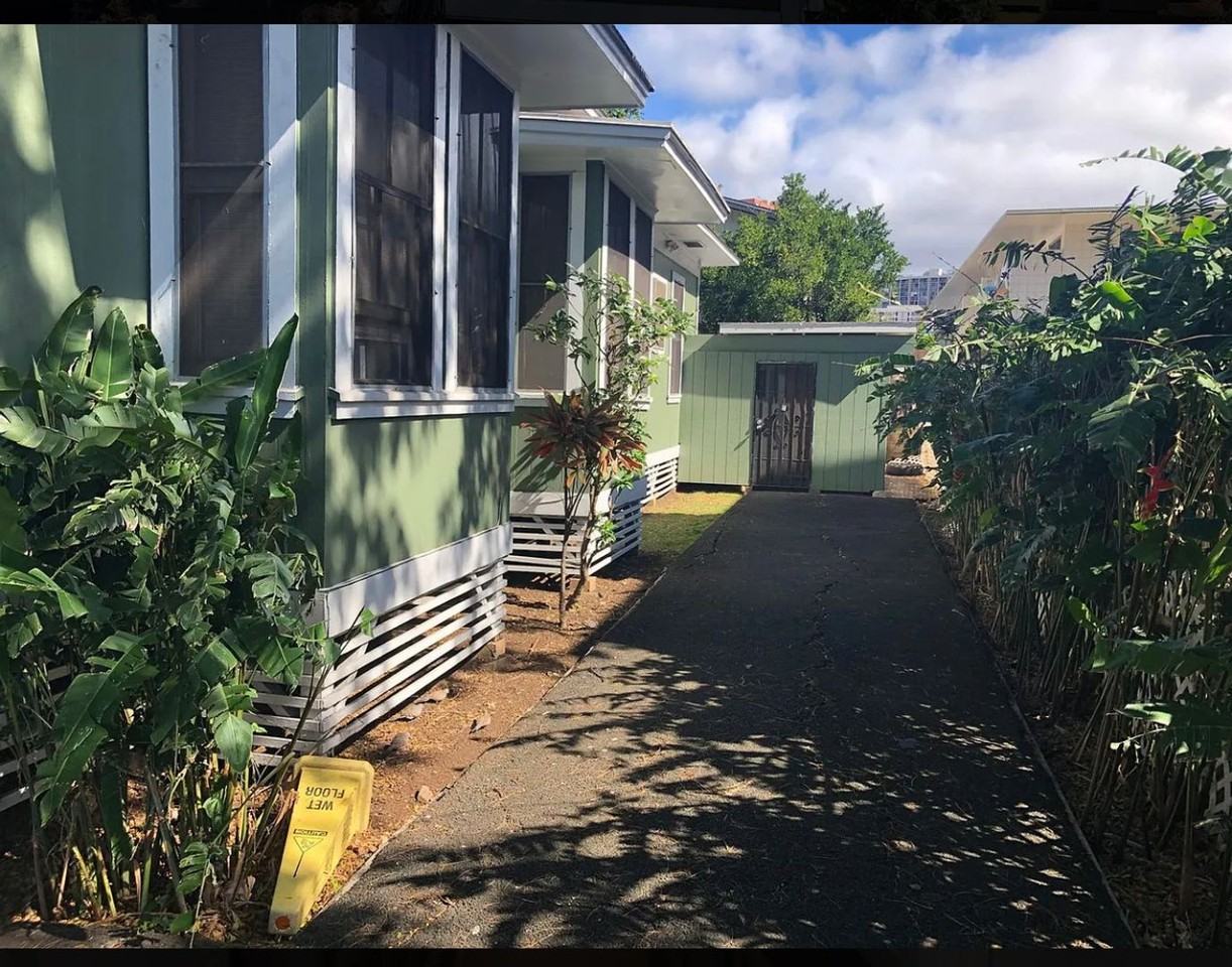 1302 Kinau St - Photo 4 of 9