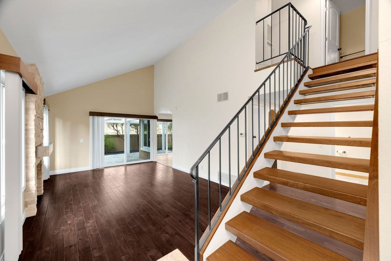 219 Chinook Cir - Photo 3 of 28