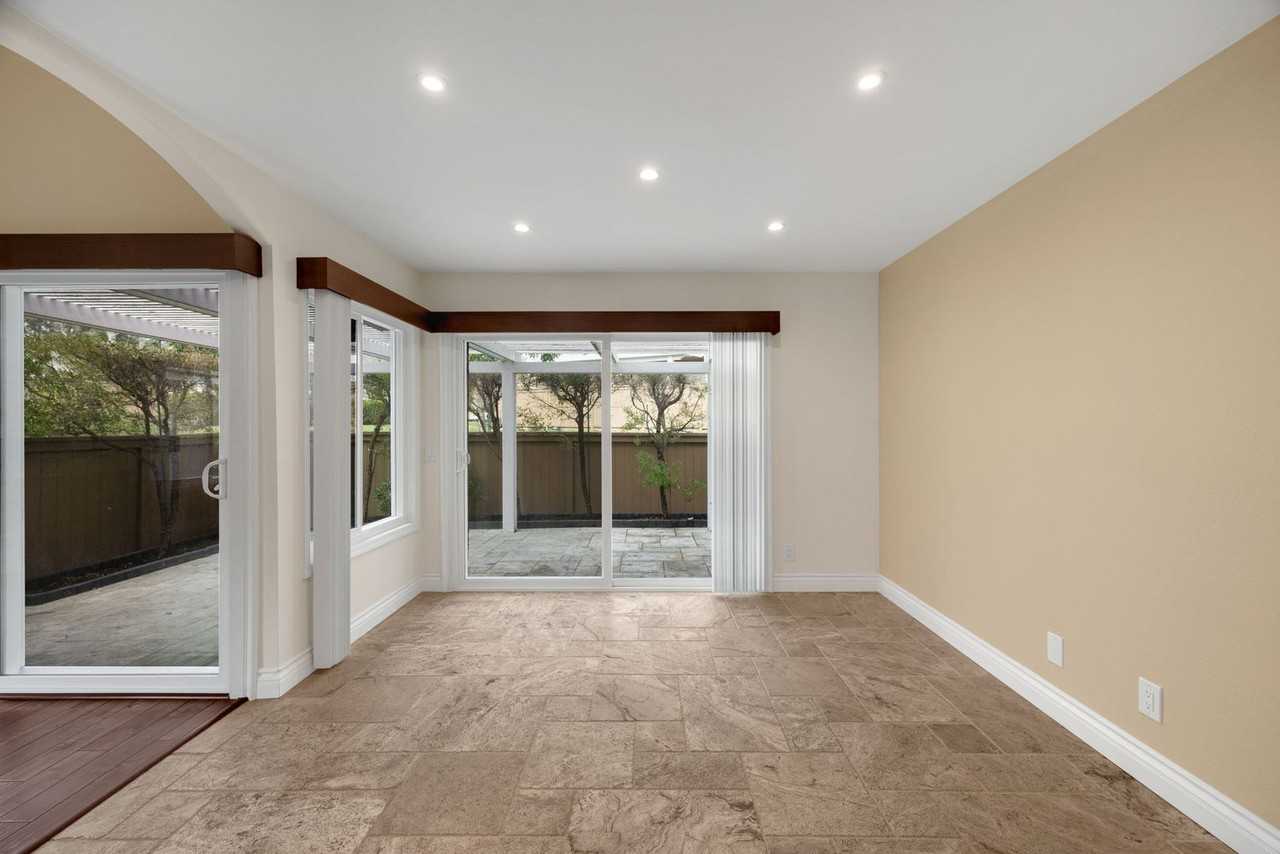 219 Chinook Cir - Photo 4 of 28