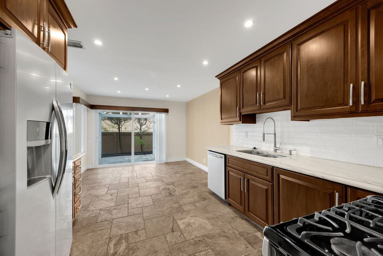 219 Chinook Cir - Photo 6 of 28