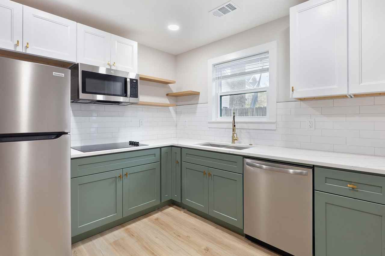 186 Hutchinson St Ne #C - Photo 4 of 23