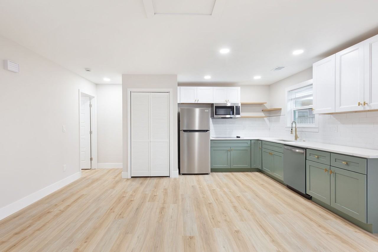 186 Hutchinson St Ne #C - Photo 5 of 23