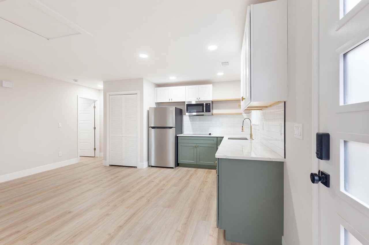 186 Hutchinson St Ne #C - Photo 6 of 23